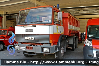 Iveco 330-26
Vigili del Fuoco
Comando Provinciale di Terni
VF 17303
Parole chiave: Iveco 330-26 VF17303