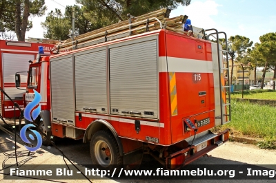 Iveco Zeta 65-12
Vigili del Fuoco
Comando Provinciale di Teramo
Distaccamento Misto di Nereto (TE)
Polisoccorso allestimento Baribbi
VF 16380
Parole chiave: Iveco Zeta_65-12 VF16380