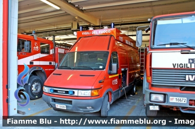 Iveco Daily III serie
Vigili del Fuoco
Comando Provinciale di Terni
Nucleo N.B.C.R.
VF 22080
Parole chiave: Iveco Daily_IIIserie VF22080