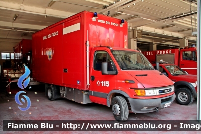 Iveco Daily III serie
Vigili del Fuoco
Comando Provinciale dell'Aquila
Nucleo Nucleare Batteriologico Chimico Radioattivo
VF 22840
Parole chiave: Iveco Daily_IIIserie VF22840