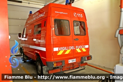 Iveco Daily 40-10 4x4 II serie
Vigili del Fuoco
Comando Provinciale di Terni
Nucleo S.A.F.
VF 16910
Parole chiave: Iveco Daily_40-10_4x4_IIserie VF16910