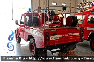 Land Rover Defender 110
Vigili del Fuoco
Comando Provinciale di Perugia
Distaccamento Permanente di Spoleto(PG)
VF 22924
Parole chiave: Land-Rover Defender_110 VF22924