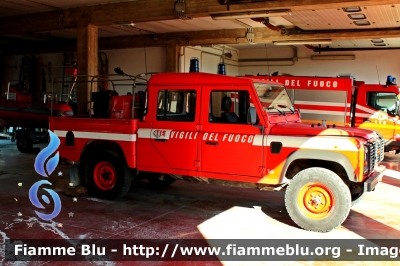 Land Rover Defender 130
Vigili del Fuoco
Comando Provinciale di Macerata
Distaccamento Permanente di Civitanova Marche (MC)
VF 18465
Parole chiave: Land-Rover Defender_130 VF18465