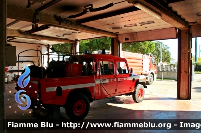 Land Rover Defender 130
Vigili del Fuoco
Comando Provinciale di Macerata
Distaccamento Permanente di Civitanova Marche (MC)
VF 18465
Parole chiave: Land-Rover Defender_130 VF18465