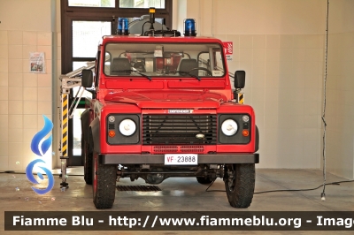 Land Rover Defender 90
Vigili del Fuoco 
Comando Provinciale di Teramo
Esemplare con Fotoelettrica
VF 23888
Parole chiave: Land-Rover