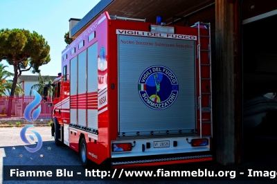 Man TGL 12.250 II serie
Vigili del Fuoco
Comando Provinciale di Teramo
Nucleo Sommozzatori di Roseto (TE)
Allestimento Piemme-Matacena "Ocean 120"
VF 26526
Parole chiave: Man TGL_12.250_IIserie VF26526