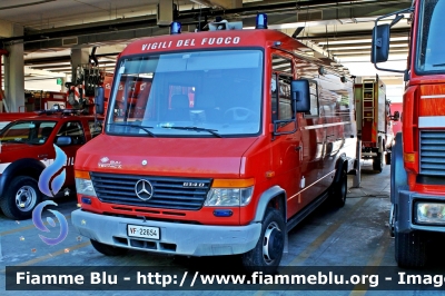 Mercedes-Benz Vario 614D
Vigili del Fuoco
Comando Provinciale di Terni
AutoFurgone/Unità di Crisi Locale allestimento BAI
VF 22654
Parole chiave: Mercedes-Benz Vario_614D VF22654