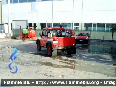 Land Rover Defender 90
Vigili Del Fuoco
Comando Provinciale di Teramo
Distaccamento misto di Nereto (TE)
VF 22332
Parole chiave: Land-Rover Defender_90 VF22332