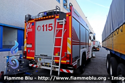 Iveco EuroFire 140E28 4x4 I serie
Vigili del Fuoco
Comando Provinciale di Rieti
Distaccamento Permanente di Posta
AutoPompaSerbatoio allestimento Iveco-Magirus
VF 23528
Parole chiave: Iveco EuroFire_140E28_4x4_Iserie VF23528