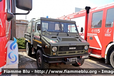 Iveco VM90
Vigili del Fuoco
Comando Provinciale di Chieti
Distaccamento Permanente di Casoli
Ex Corpo Forestale dello stato
VF 28063
Parole chiave: Iveco VM90 VF28063