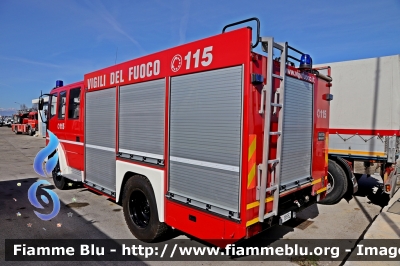 Iveco EuroFire 150E27 I serie
Vigili del Fuoco
Comando Provinciale di Pescara
Distaccamento Permanente di Montesilvano
AutoPompaSerbatoio allestimento Iveco-Magirus
VF 18552
Parole chiave: Iveco EuroFire_150E27_Iserie VF18552