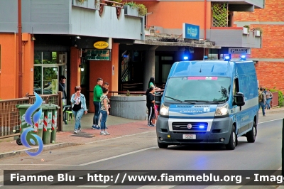 Fiat Ducato X250
Polizia di Stato
Polizia Stradale
POLIZIA H3293
In scorta al Giro d'Italia 2018
Parole chiave: Fiat Ducato_X250 POLIZIAh3293 Giro_d_Italia_2018