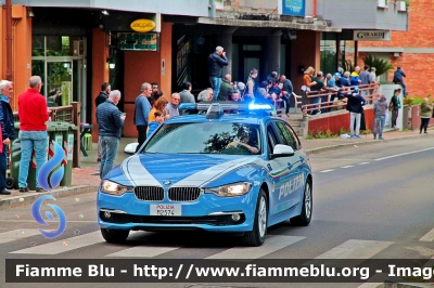 Bmw 318 Touring F31 restyle
Polizia di Stato
Polizia Stradale
POLIZIA M2574
In scorta al Giro d'Italia 2018
Parole chiave: Bmw 318_Touring_F31_restyle POLIZIAM2574 Giro_d_Italia_2018