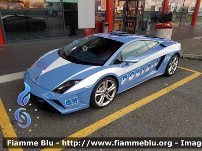 Lamborghini Gallardo II serie
Polizia di Stato
Polizia Stradale
POLIZIA H3376
In pattuglia su A21 Torino-Brescia
Parole chiave: Lamborghini Gallardo_IIserie PoliziaH3376