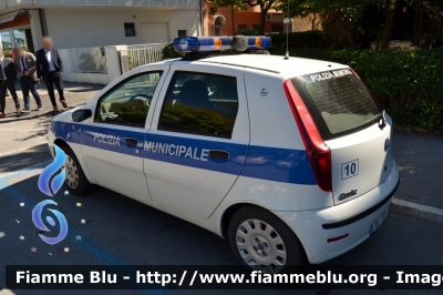 Fiat Punto III serie
Polizia Municipale
Comune di Numana (AN)
Allestimento Focaccia
POLIZIA LOCALE YA 013 AA
Parole chiave: Fiat Punto_IIIserie POLIZIALOCALEYA013AA Le_Giornate_della_Polizia_Locale_2017