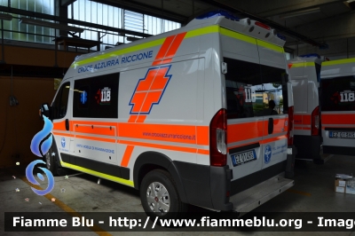 Fiat Ducato X290
Croce Azzurra Riccione
Veicolo Convenzionato 118 RiminiSoccorso
Allestita Vision
"C.A.R. 41"
Parole chiave: Fiat Ducato_X290 Ambulanza