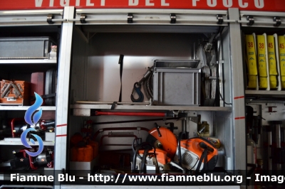 Volvo FL280 III serie
Vigili del Fuoco
Comando Provinciale di Rimini
Distaccamento Permanente di Novafeltria (RN)
AutoPompaSerbatoio allestimento BAI
Automezzo non operativo e non totalmente caricato al momento della foto
VF 25707
Parole chiave: Volvo FL280_IIIserie VF25707