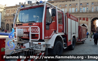 Iveco Grizzly 140E24 4x4 I serie
Vigili del Fuoco
Comando Provinciale di Bologna
AutoPompaSerbatoio allestimento Iveco-Magirus
VF21939
Parole chiave: Iveco Grizzly_140E24_4x4_Iserie VF21939