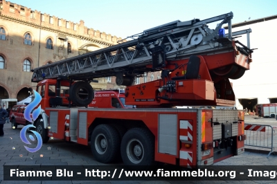 Iveco 330-35
Vigili del Fuoco
Comando Provinciale di Bologna
AutoScala da 50 metri allestimento Iveco-Magirus
VF 16252
Parole chiave: Iveco 330-35 VF16252