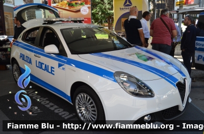 Alfa Romeo Nuova Giulietta Restyle
Polizia Locale 
San Giovanni Teatino (CH)
Allestimento Bertazzoni
-In esposizione a "Le Giornate della Polizia Locale 2017"-
Parole chiave: Alfa_Romeo Nuova_Giulietta_Restyle Le_Giornate_della_Polizia_Locale_2017