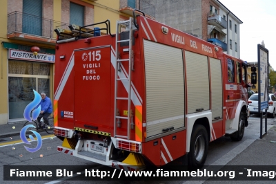 Iveco FireTech 190E31
Vigili del Fuoco
Comando Provinciale di Bologna
Distaccamento Volontario di San Pietro in Casale
AutoPompaSerbatoio allestimento Iveco-Magirus
VF 21840
Parole chiave: Iveco FireTech_190E31 VF21840