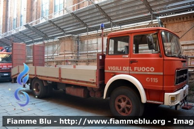 Fiat Iveco 160NC
Vigili del Fuoco
Comando Provinciale di Bologna
VF14417
Parole chiave: Fiat_Iveco_160NC VF14417