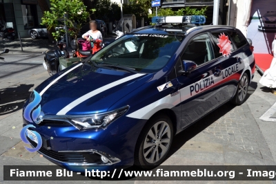 Toyota Auris Touring Sport Hybrid II serie
Veicolo dimostrativo Focaccia
-In esposizione a "Le Giornate della Polizia Locale 2017"-
Parole chiave: Toyota Auris_Touring_Sport_Hybrid_IIserie Le_Giornate_della_Polizia_Locale_2017