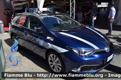 Toyota Auris Touring Sport Hybrid II serie
Veicolo dimostrativo Focaccia
-In esposizione a "Le Giornate della Polizia Locale 2017"-
Parole chiave: Toyota Auris_Touring_Sport_Hybrid_IIserie Le_Giornate_della_Polizia_Locale_2017