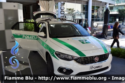 Fiat Nuova Tipo Station Wagon
Veicolo dimostrativo Ciabilli
-In esposizione a "Le Giornate della Polizia Locale 2017"-
Parole chiave: Fiat Nuova_Tipo_Station_Wagon Le_Giornate_della_Polizia_Locale_2017