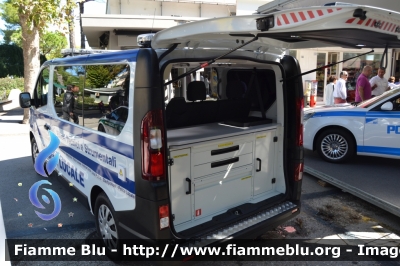 Opel Vivaro III serie
Polizia Locale 
Avezzano (AQ)
Allestimento Bertazzoni
POLIZIA LOCALE YA 520 AF
-In esposizione a "Le Giornate della Polizia Locale 2017"-
Parole chiave: Opel Vivaro_IIIserie POLIZIALOCALEYA520AF Le_Giornate_della_Polizia_Locale_2017