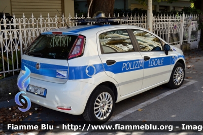 Fiat Punto VI Serie
Polizia Locale
Comune di Albissola Marina
Allestimento Ciabilli
POLIZIA LOCALE YA 383 AH
Parole chiave: Fiat Punto VI Serie POLIZIALOCALEYA383AH Le_Giornate_della_Polizia_Locale_2017