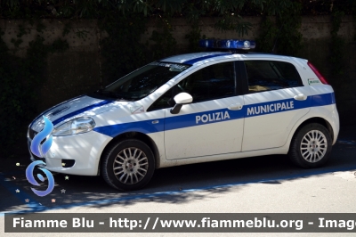 Fiat Grande Punto
Polizia Municipale
Unione dei Comuni della Bassa Romagna
Parole chiave: Fiat Grande_Punto Le_Giornate_della_Polizia_Locale_2017