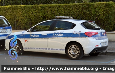 Alfa Romeo Nuova Giulietta Restyle
Polizia Municipale
Unione Pedemontana Modenese (MO)
Allestimento Bertazzoni
POLIZIA LOCALE 558 AN
Parole chiave: Alfa_Romeo Nuova_Giulietta_Restyle POLIZIALOCALE558AN Le_Giornate_della_Polizia_Locale_2017