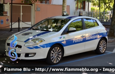 Fiat Nuova Bravo
Polizia Municipale
Comune di Valsamoggia (BO)
Allestimento Bertazzoni 
POLIZIA LOCALE YA 353 AB
Parole chiave: Fiat Nuova_Bravo POLIZIALOCALEYA353AB Le_Giornate_della_Polizia_Locale_2017