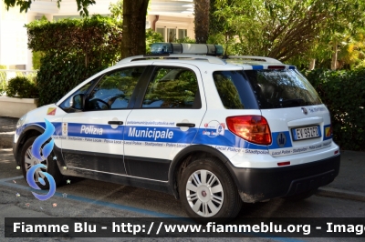 Fiat Sedici
Polizia Municipale
Comune di Cattolica (RN)
Allestimento Focaccia
Parole chiave: Fiat Sedici_Restyle Le_Giornate_della_Polizia_Locale_2017