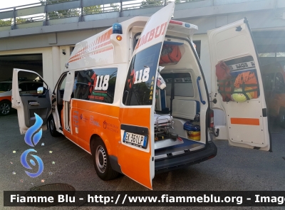 Volkswagen Transporter T5 Restyle 4 motion
118 Romagna Soccorso
Azienda USL della Romagna
Ambito Territoriale di Rimini
"BRAVO 05"
Allestita EDM
Parole chiave: Volkswagen Transporter_T5_restyle Ambulanza 118_Rimini