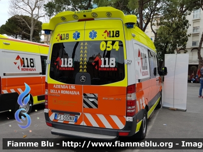 Mercedes-Benz Sprinter III serie restyle
118 Romagna Soccorso
Azienda USL della Romagna
Ambito Territoriale di Forlì
"054"
Allestita Safety Car Rimini
Parole chiave: Mercedes_Benz Sprinter_IIIserie_restyle Ambulanza