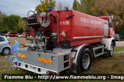 Iveco OM 160
Vigili del Fuoco
Comando Provinciale di Bologna
Distaccamento Volontario di San Pietro in Casale
AutoBottePompa allestimento Baribbi
VF 10868
Parole chiave: Iveco_OM 160 VF10868