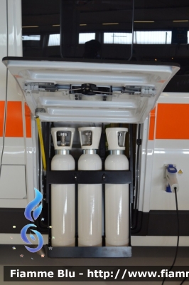 Fiat Ducato X250
Ambulanza Dimostrativa
Allestita Ambitalia
In esposizione al Reas 2012
-Particolare del vano bombole-
Parole chiave: Fiat Ducato_X250 Ambulanza Reas_2012