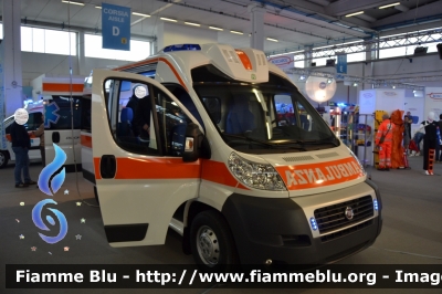 Fiat Ducato X250
Ambulanza dimostrativa Alessi&Becagli
Esposta al Reas 2013
Parole chiave: Fiat_Ducato_X250 Ambulanza Alessi&Becagli