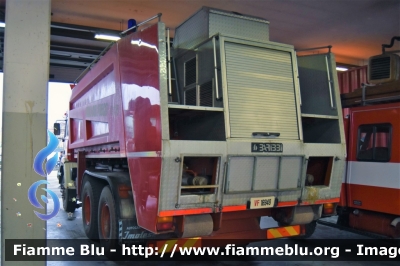 Iveco 330-26
Vigili del Fuoco
Comando Provinciale di Bologna
VF 16949
Parole chiave: Iveco 330-26 VF16949