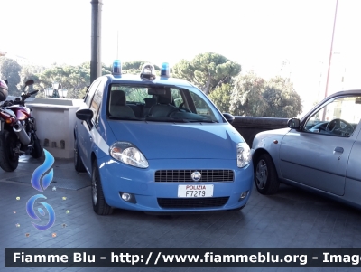 Fiat Grande Punto 
Polizia di Stato
 Polizia Ferroviaria
 POLIZIA F7279
Parole chiave: Fiat / / / Grande_Punto / / / POLIZIA / / / F7279