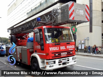 Iveco EuroFire 150E27 I serie
Vigili del Fuoco
 Comando di Genova
 VF 18698 
Parole chiave: Iveco / EuroFire_150E27_Iserie / VF18698