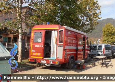 Mercedes-Benz Vario 614D 
Vigili del Fuoco
VF 22645
Alluvione val di Vara (Liguria)

Parole chiave: Mercedes-Benz Vario_614D VF22645