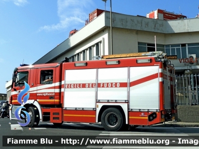 Mercedes-Benz Actros 1841 II serie 
Vigili del Fuoco
 Comando Provinciale di Genova
 AutoPompaSerbatoio allestimento Bai
 VF 22596 
Parole chiave: Mercedes-Benz/Actros_1841_IIserie/VF22596