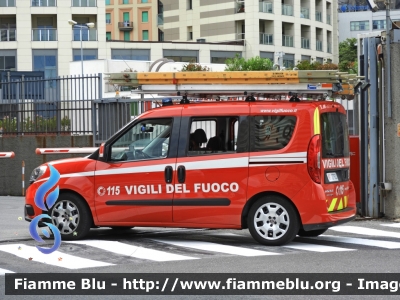 Fiat Doblò IV serie 
Vigili del Fuoco
 Comando Provinciale di Genova
 Allestimento Ciabilli
 VF 27924
Parole chiave: Fiat / Doblò_IVserie / VF27924