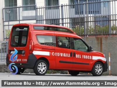 Fiat Doblò XL IV serie 
Vigili del Fuoco
 Comando Provinciale di Genova
 Allestimento Focaccia
 VF 28524
Parole chiave: Fiat/Doblò_XL_IVserie/VF28524