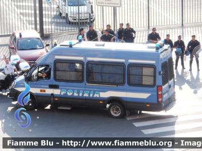 Iveco Daily IV serie
Polizia di Stato
Reparto Mobile
POLIZIA F7804
Parole chiave: Iveco Daily_IVserie PoliziaF7804