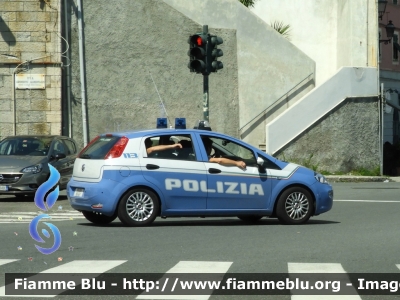 Fiat Punto VI serie 
Polizia di Stato 
 Allestimento Nuova Carrozzeria Torinese
 Decorazione grafica Artlantis
 POLIZIA N5461
Parole chiave: Fiat / Punto_VIserie / POLIZIAN5461