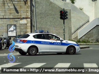 Alfa-Romeo Nuova Giulietta restyle
Polizia Locale Genova
 POLIZIA LOCALE YA 774 AB 
Parole chiave: Alfa-Romeo / Nuova_Giulietta_restyle / POLIZIALOCALEYA774AB